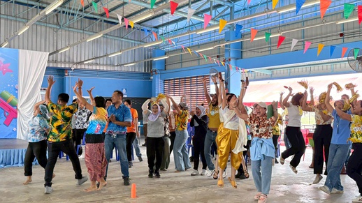 LINE_ALBUM_SongKran 2026_260410_308.jpg, Songkran at Mercator Medical Thailand